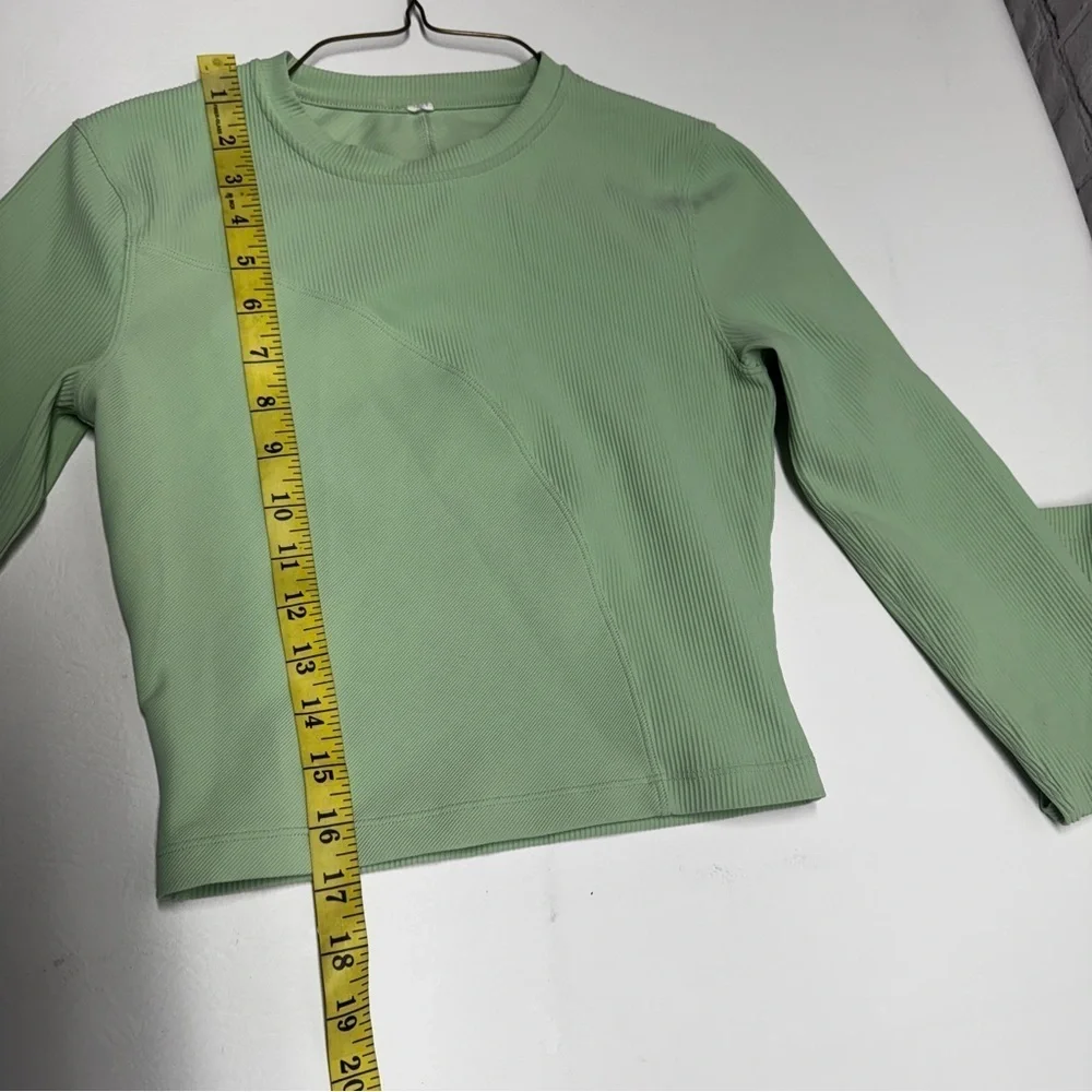 Lululemon Mint Green Long Sleeve Robbed open back crop top size Small